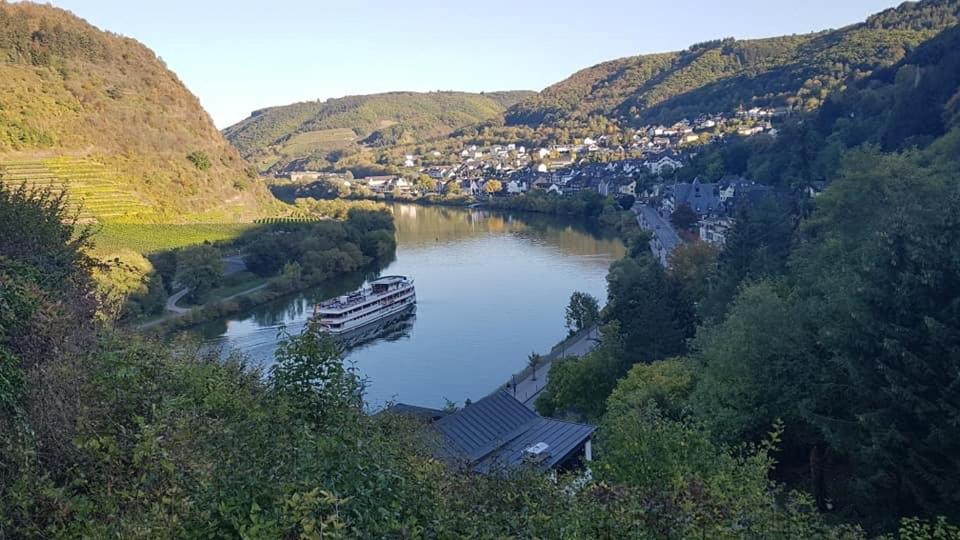 Gast Und Weinhof Beim Schneemann Valwig Exterior foto
